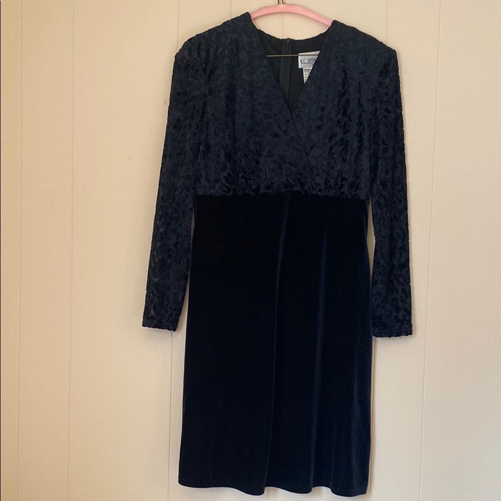 Black Long Sleeve V-Neck Velvet Dress
